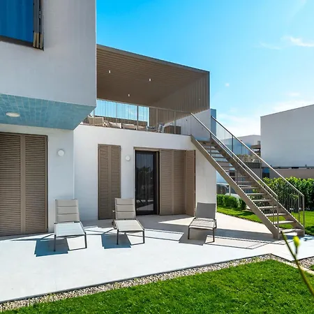 Villa Bronzees Celeste By Irundo *