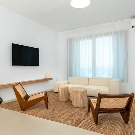 Bronzees Celeste By Irundo Brodarica (Sibenik-Knin)