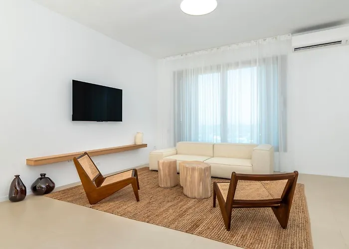 Bronzees Celeste By Irundo Brodarica (Sibenik-Knin)